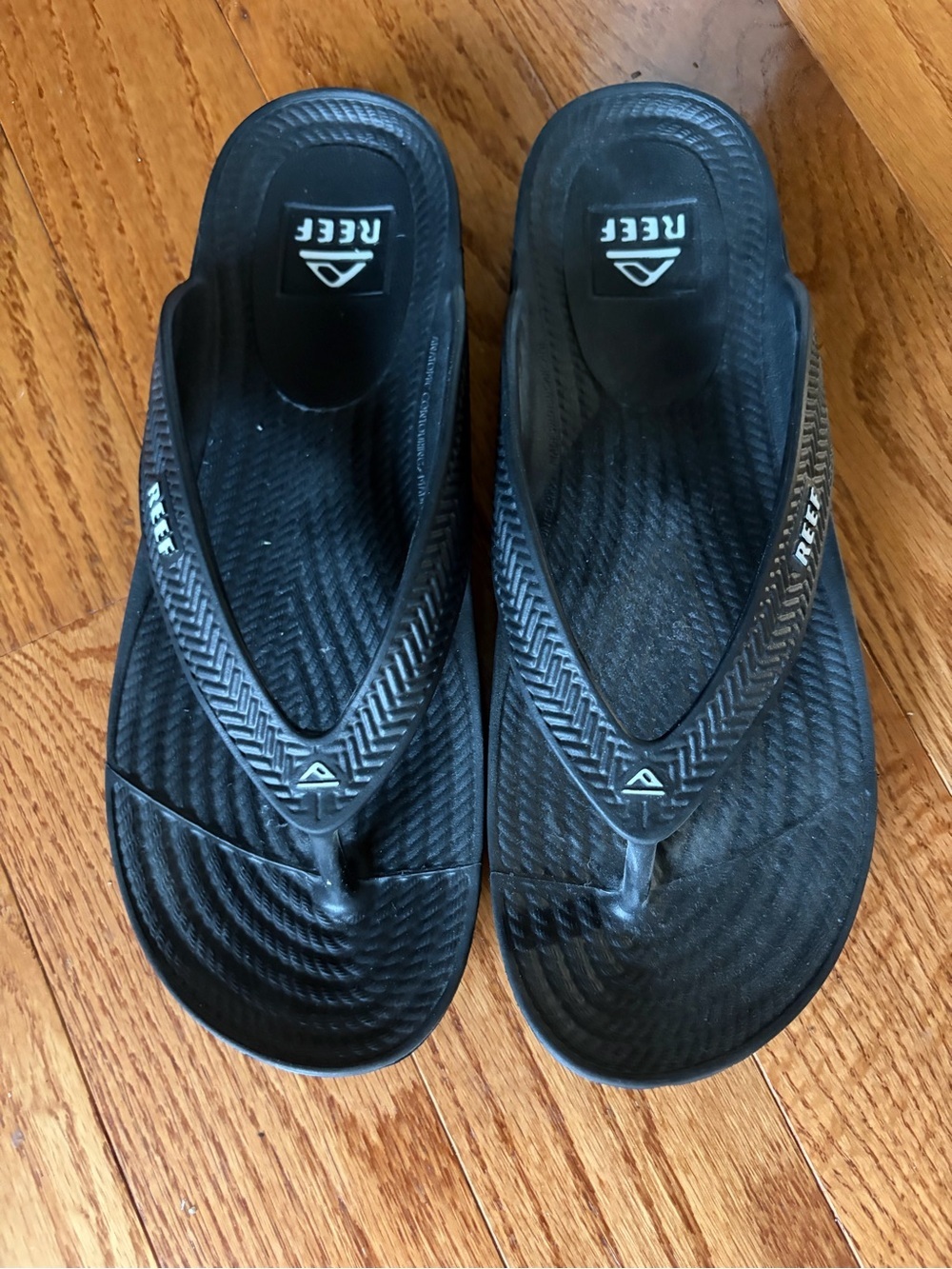 NWOT Reef Water Court Flip Flop Sandals Black Women's 9 Comfort Beach Recovery - Picture 2 of 8